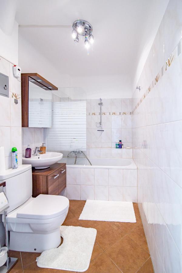 Best Rated Central Apartment Vienna - Ac, Wifi, 24H7Days Self Check-In, Board Games, Netflix Zewnętrze zdjęcie